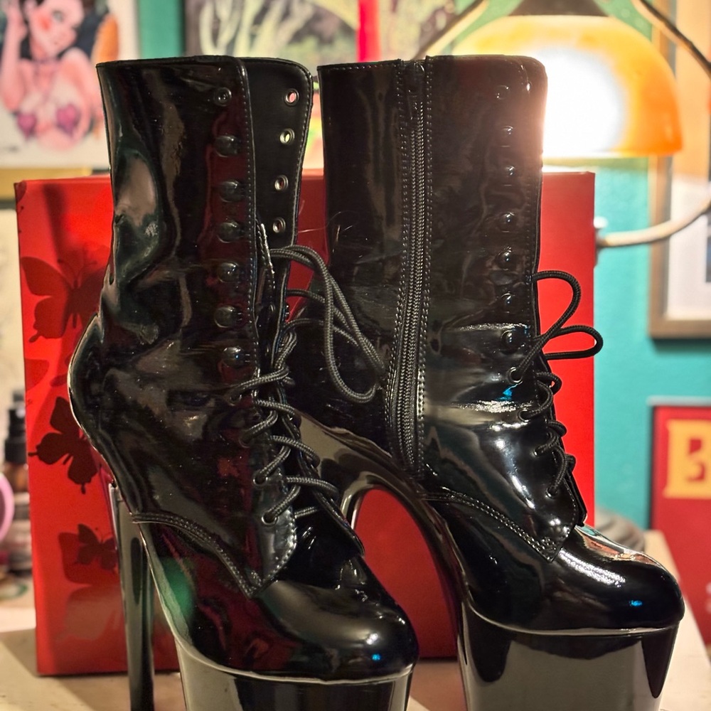 Black 7” Pleasers, Adore 1020